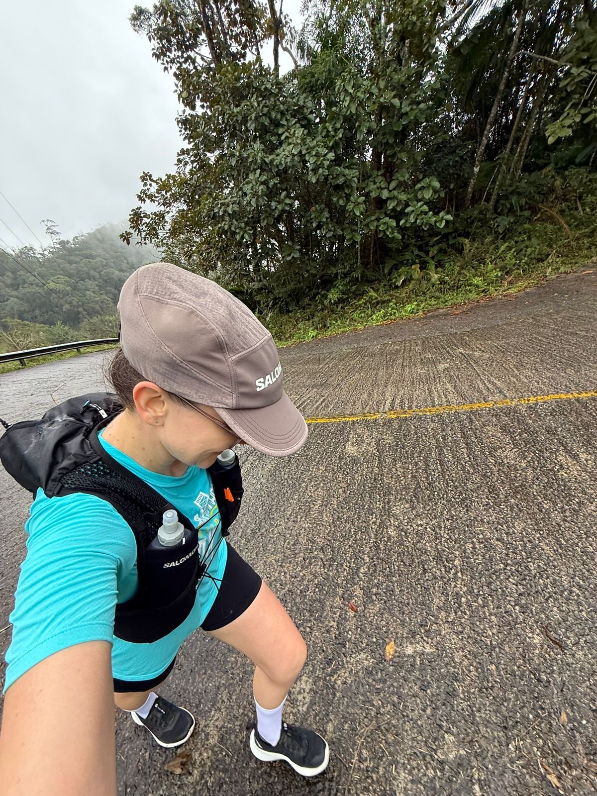 Daiane correndo na estrada